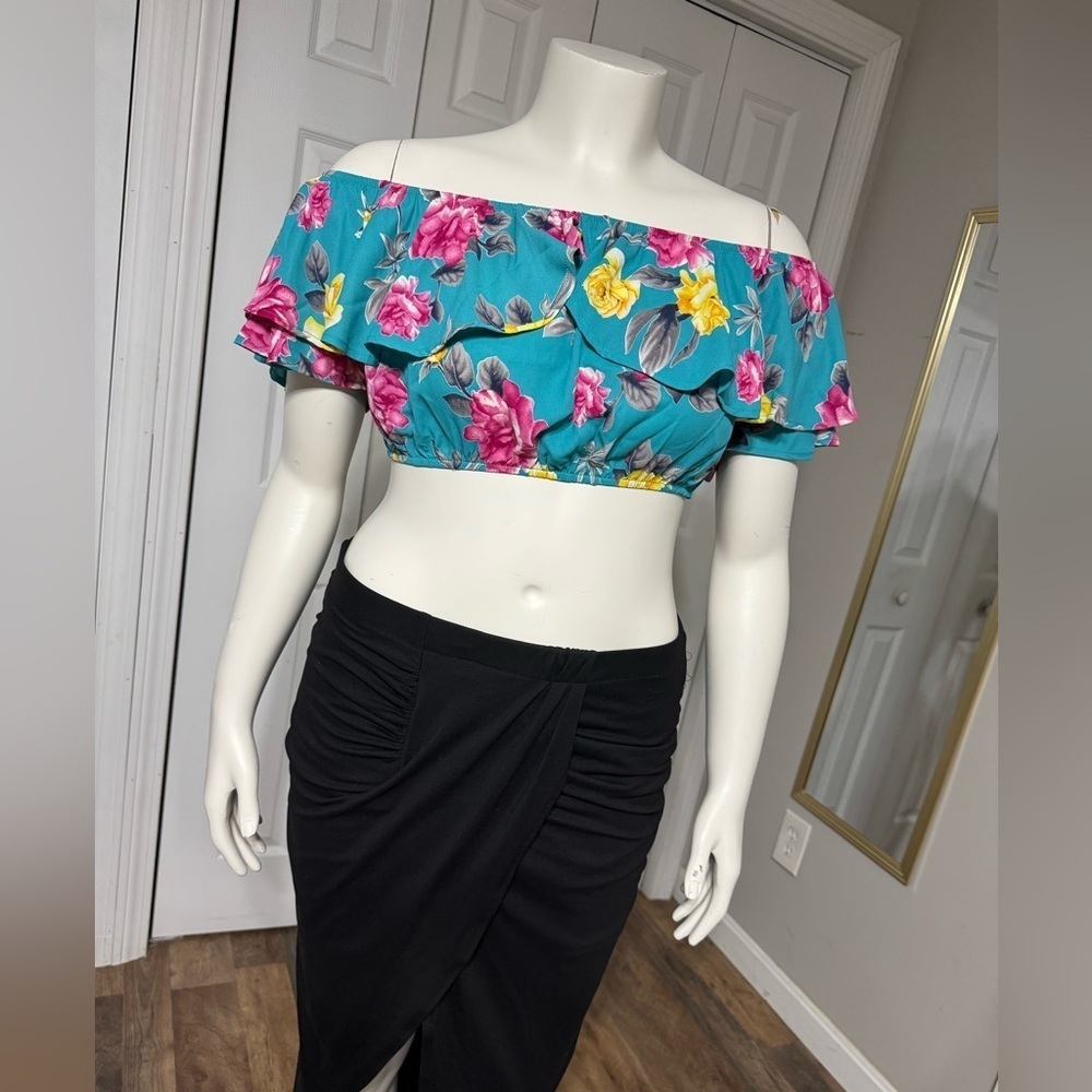 Peach Love California Floral Off-Shoulder Top - Teal and Pink Size S, M NWOT